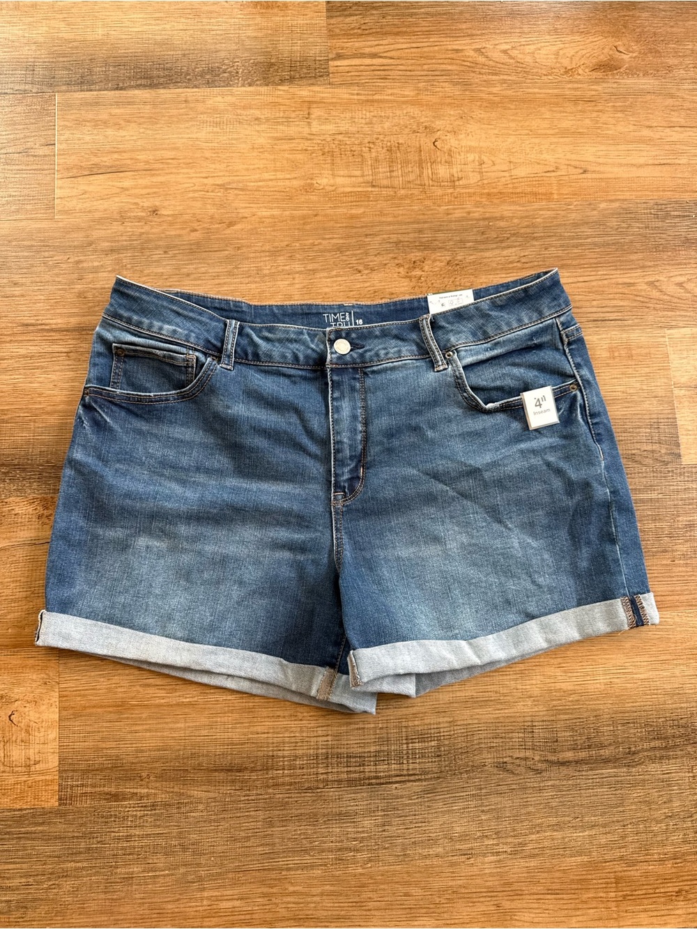 Time and Tru Women's Mid-Rise Cuffed Denim Shorts - Blue Wash Size 16